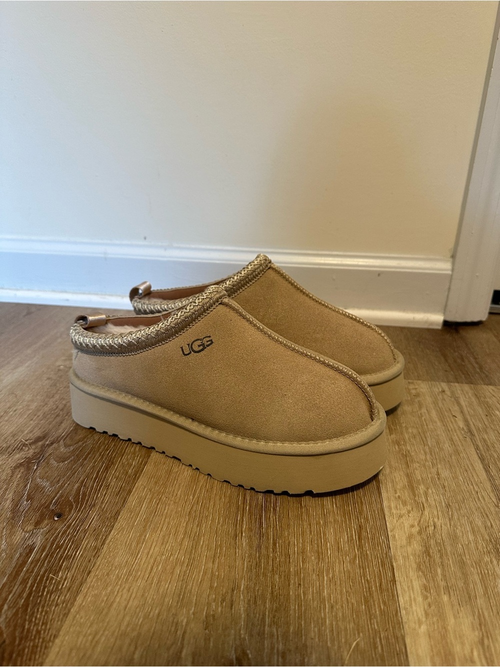 NWOT Ugg Tazz ll Slippers